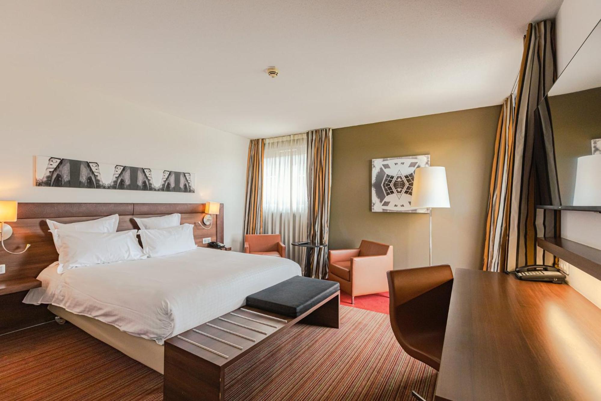 By Ihg 4*