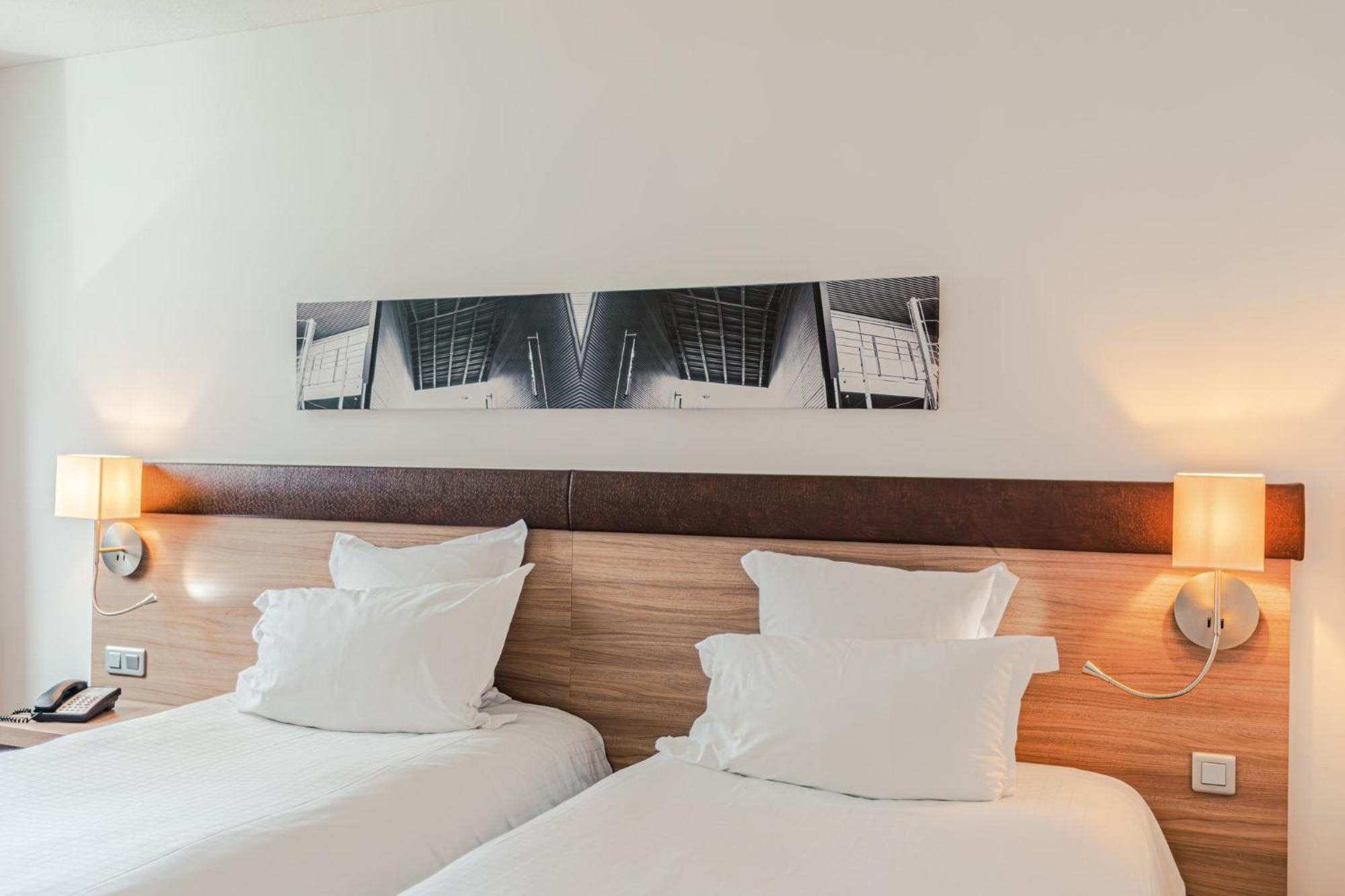 Hotel By Ihg