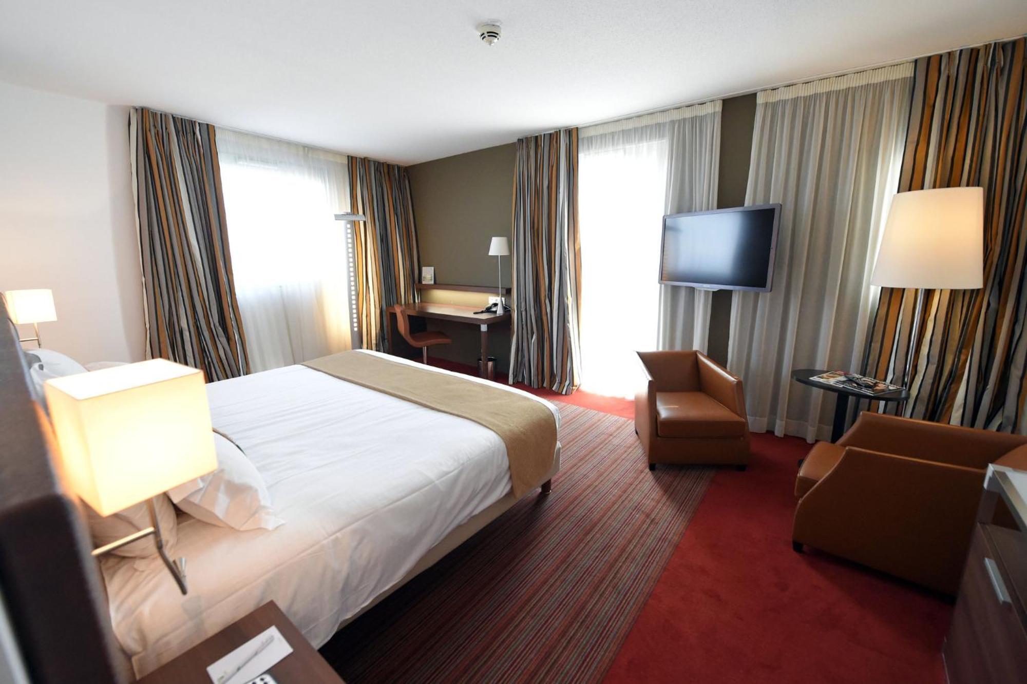 By Ihg 4*