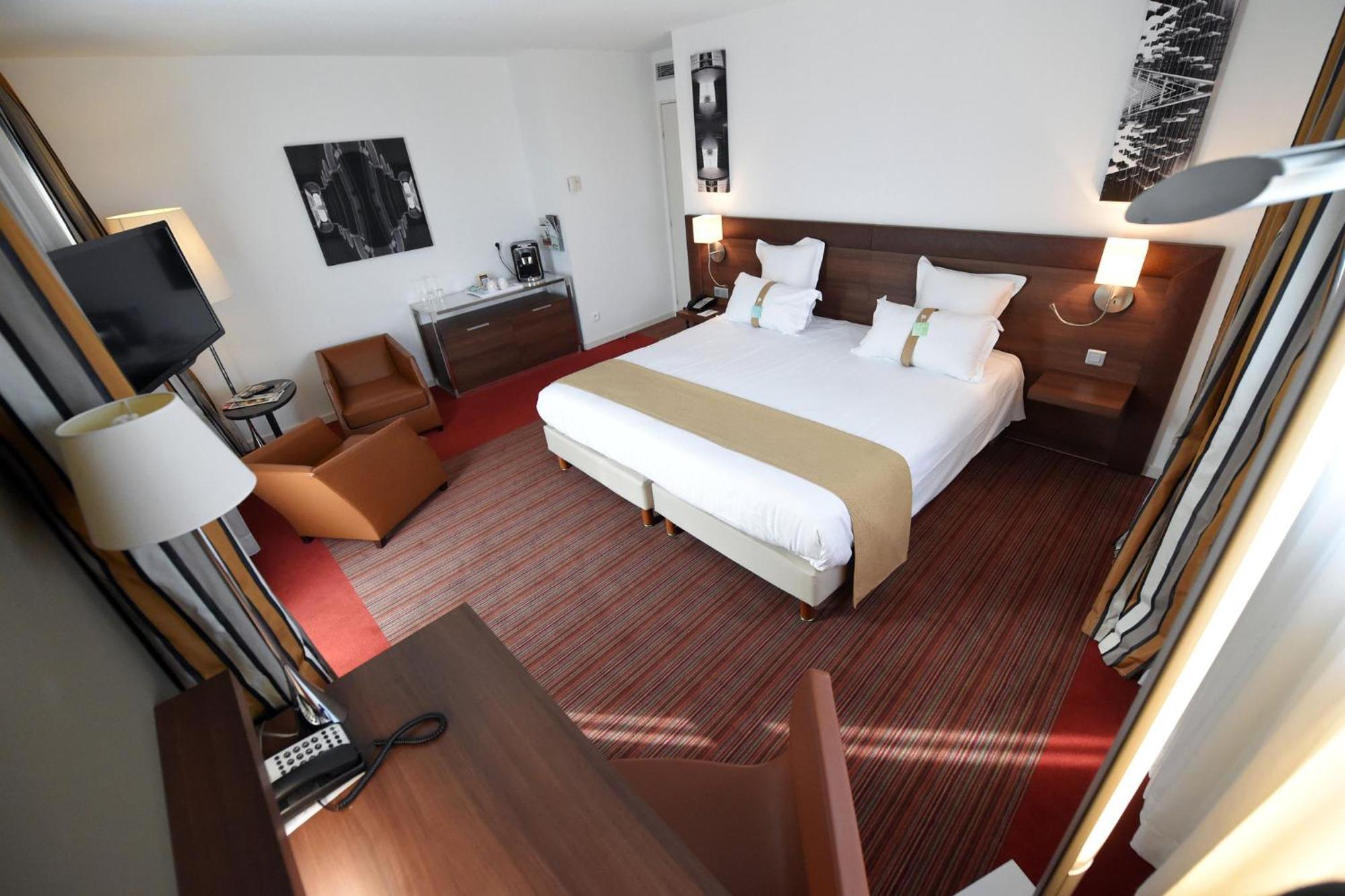 By Ihg