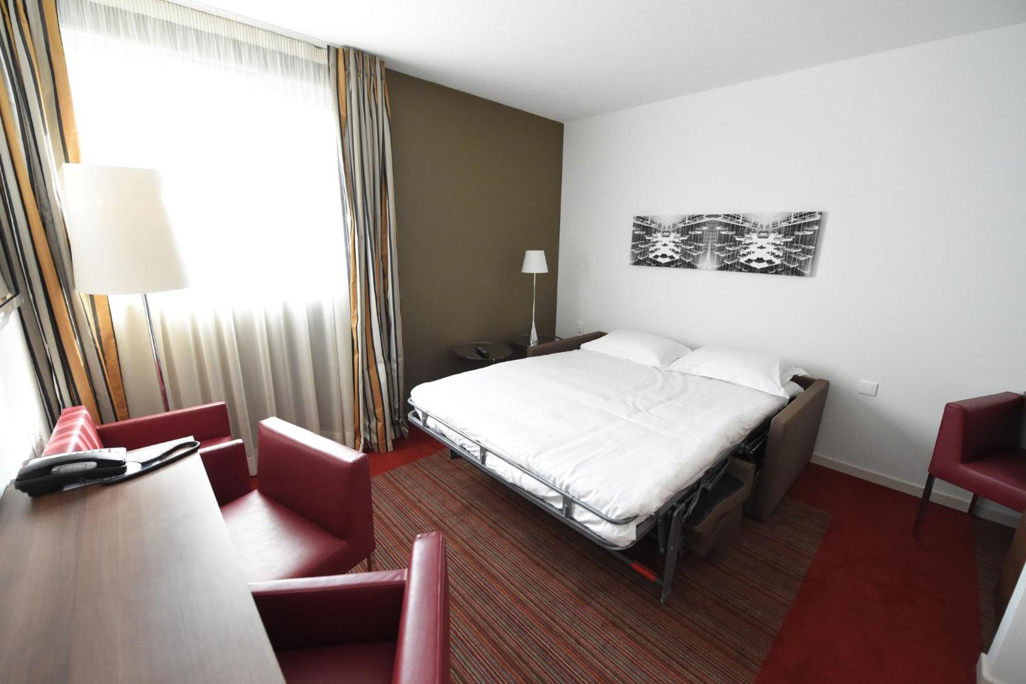 By Ihg