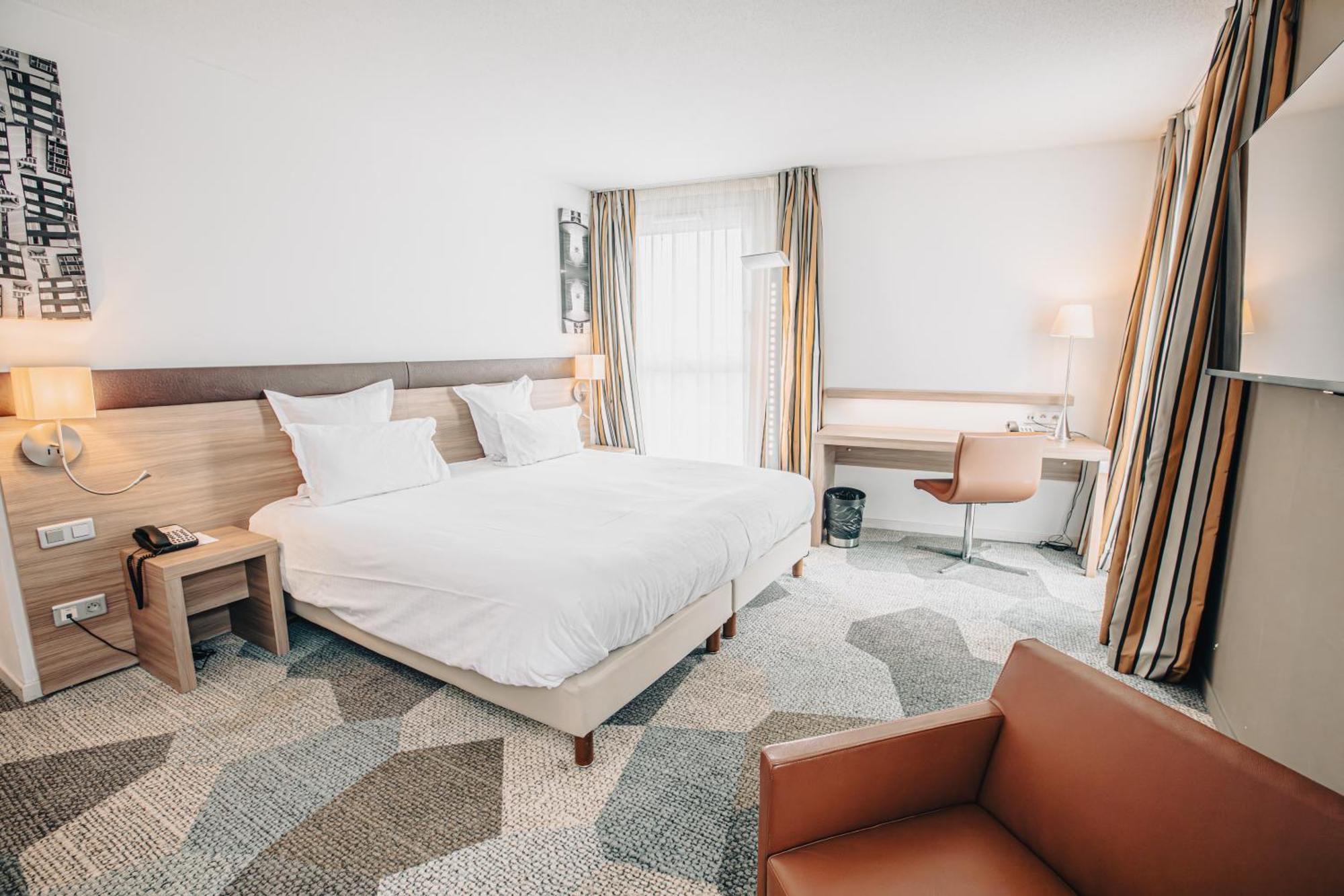 By Ihg