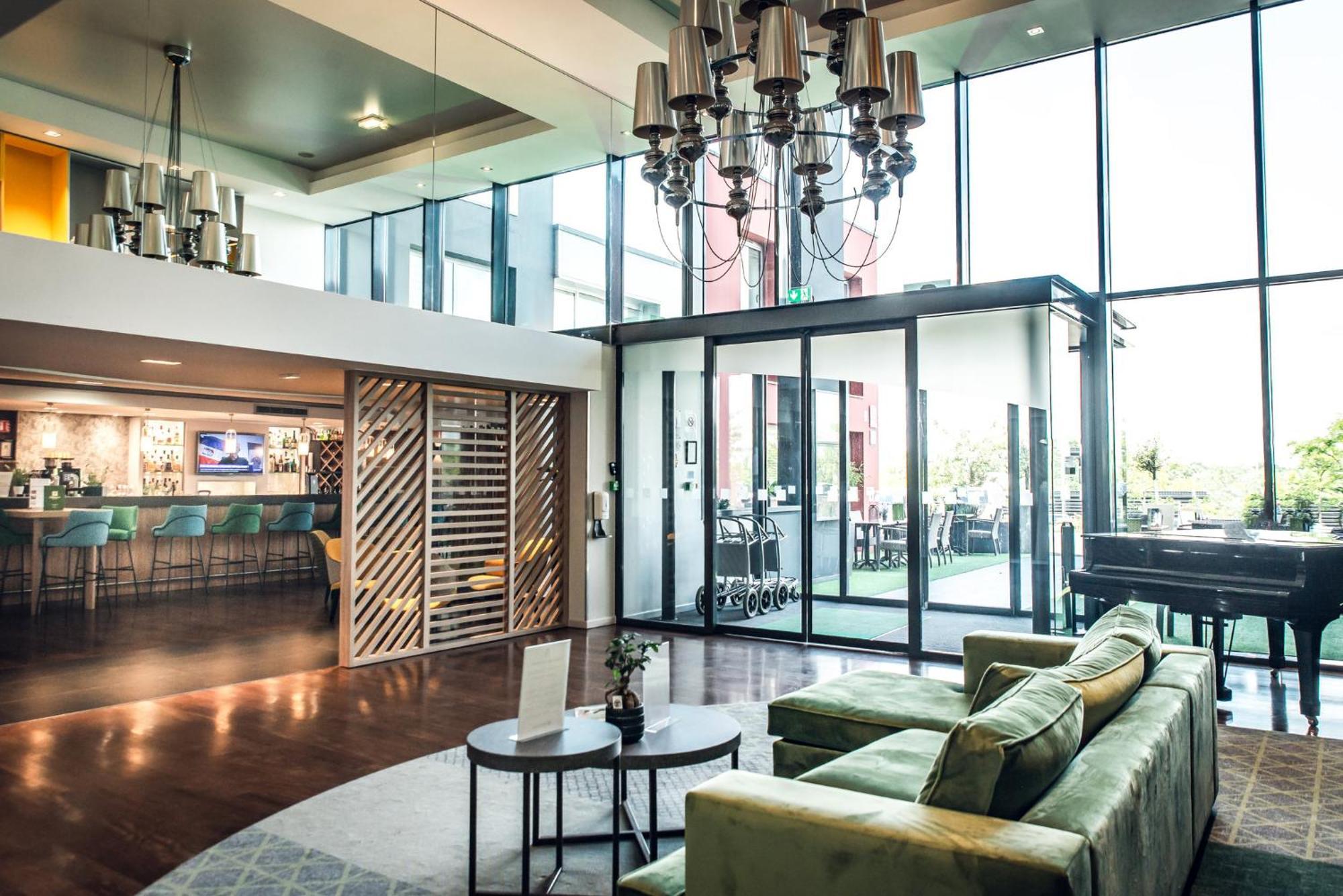 Hotel By Ihg